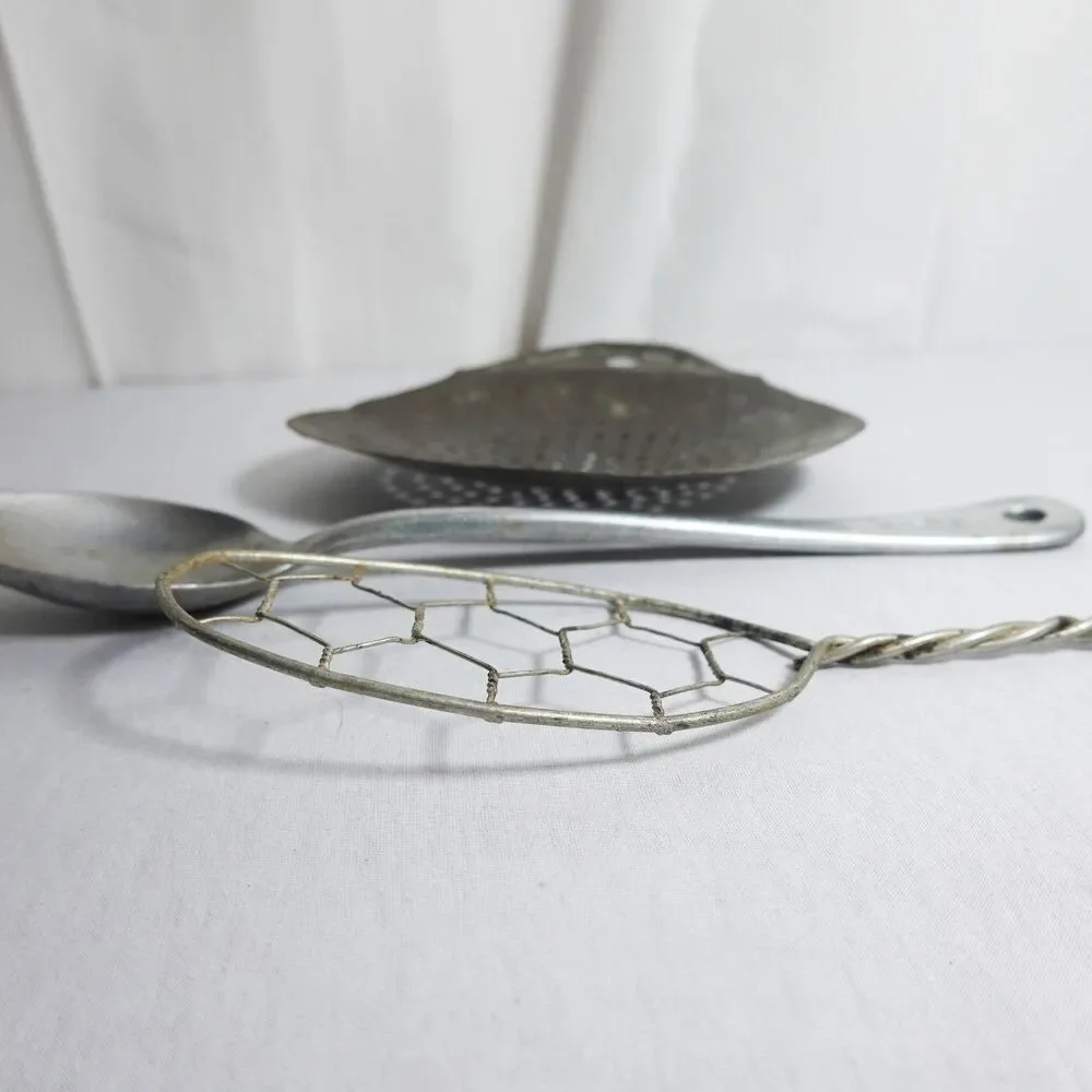 Vintage Wire Kitchen Utensil Oval Shaped Wire Wisk Strainer Egg Beater